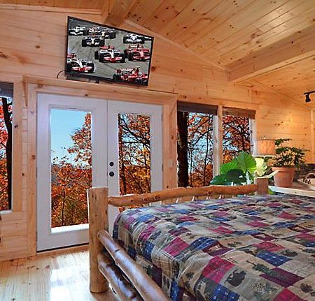 #820 Honeymoon Hideaway Villa Гетлинбург Екстериор снимка