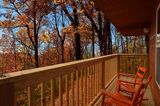 #820 Honeymoon Hideaway Villa Гетлинбург Екстериор снимка